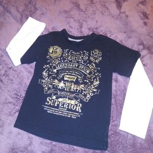 levi's (used but in excelent condion)👍